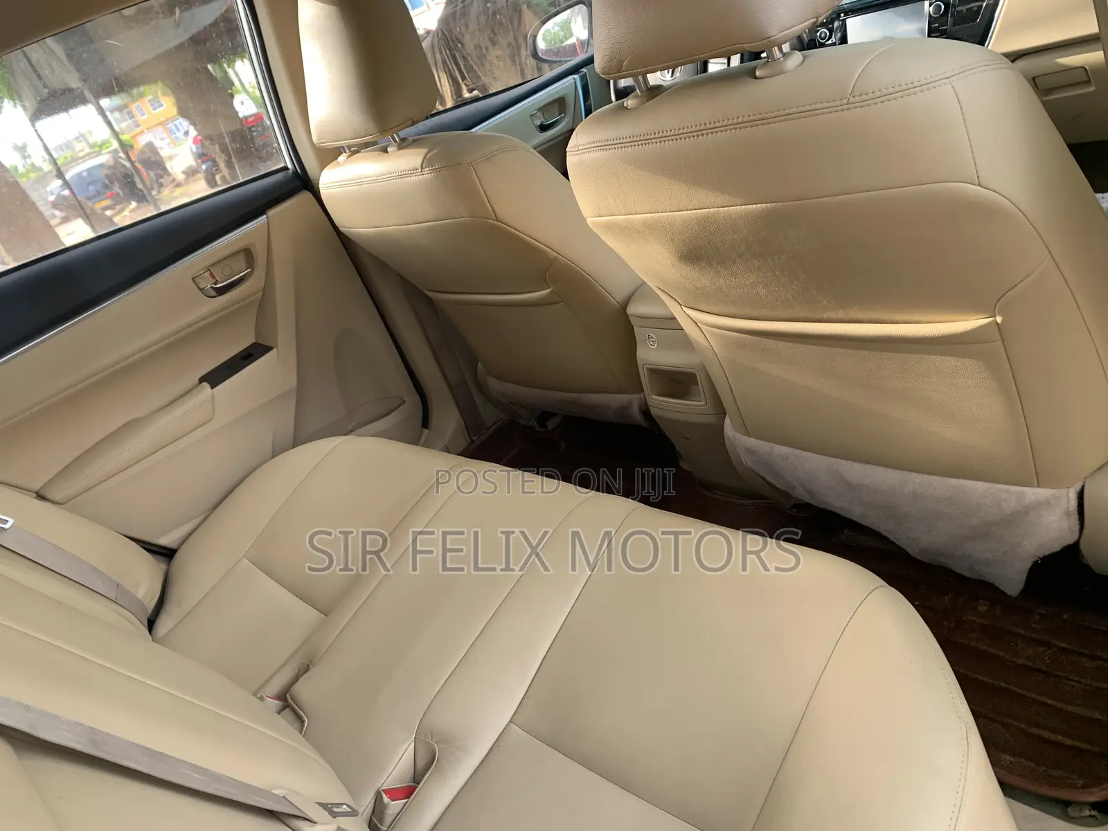 Toyota Corolla LE ECO w/Package 1 4dr Sedan (1.8L 4cyl CVT) 2017 Silver