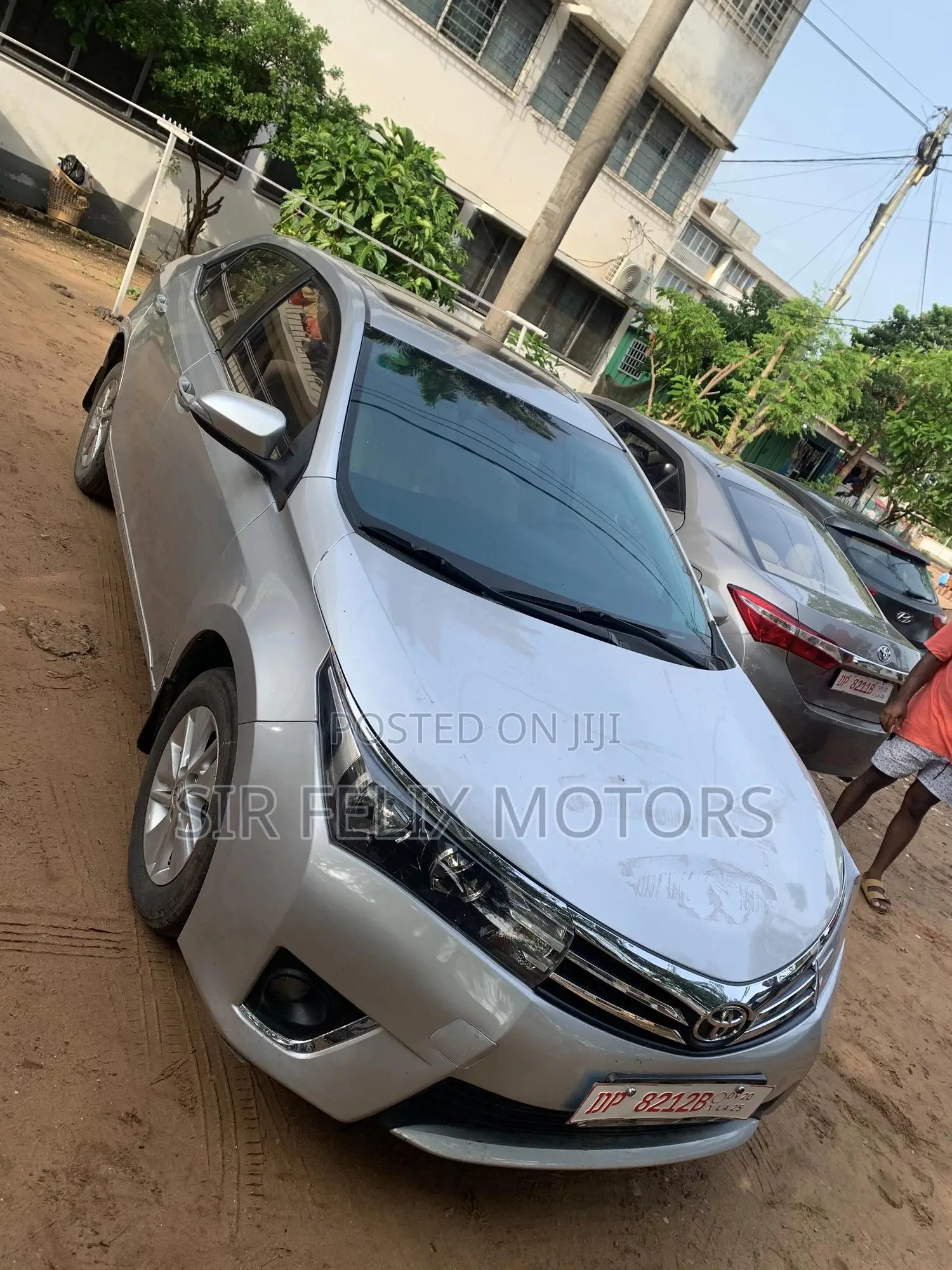 Toyota Corolla LE ECO w/Package 1 4dr Sedan (1.8L 4cyl CVT) 2017 Silver