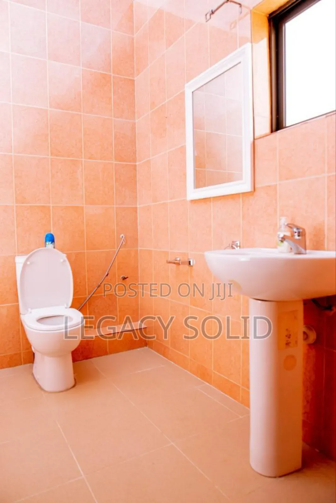 7bdrm Duplex in 𝙻𝚎𝚐𝚊𝚌𝚢 𝚜𝚘𝚕𝚒𝚍 𝚛𝚎𝚊𝚕, East Legon for sale