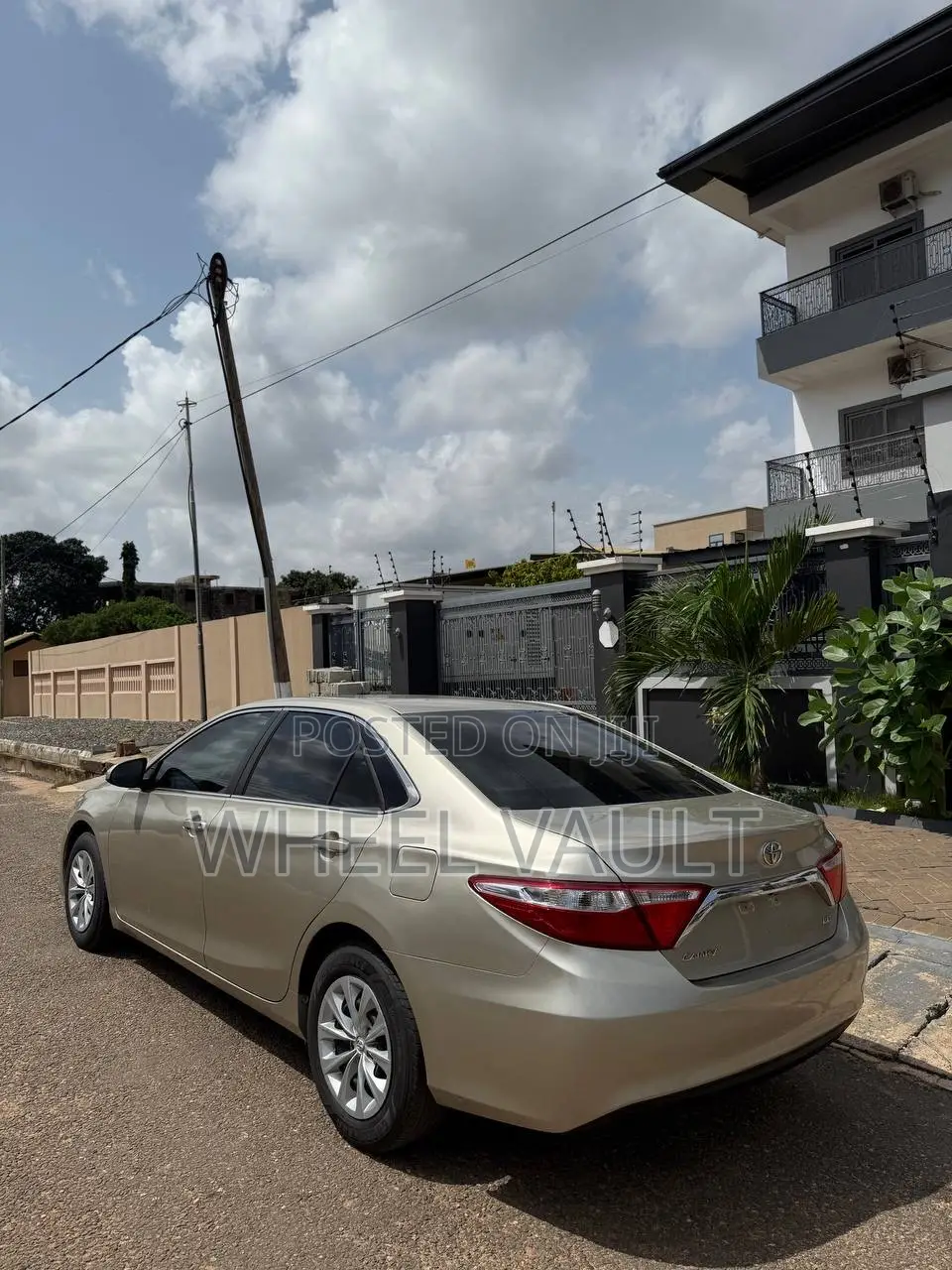 Toyota Camry LE 4dr Sedan (2.5L 4cyl 6A) 2015 Gray