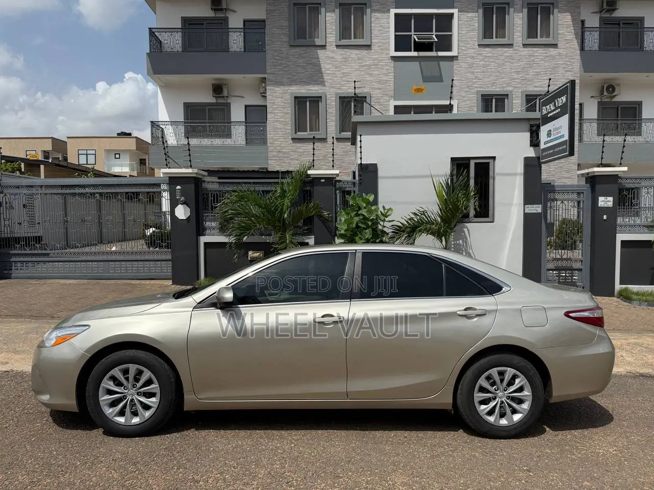 Toyota Camry LE 4dr Sedan (2.5L 4cyl 6A) 2015 Gray