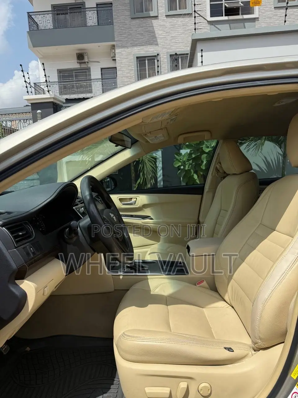 Toyota Camry LE 4dr Sedan (2.5L 4cyl 6A) 2015 Gray
