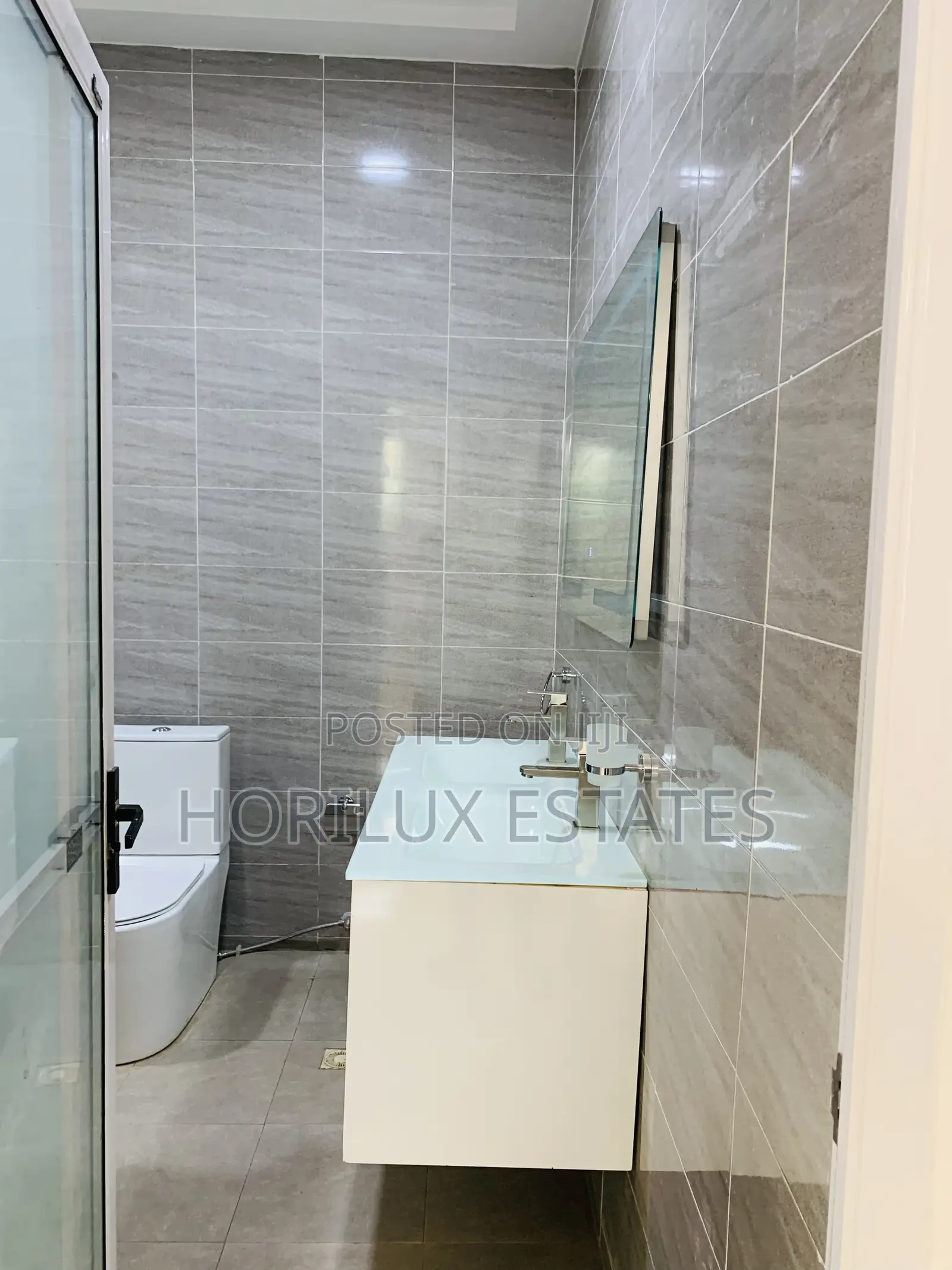 5bdrm Mansion in Horilux Estates, Kwabenya for sale