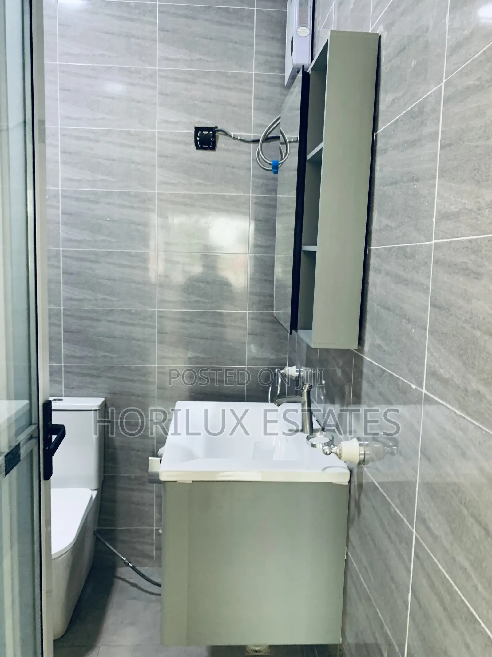 5bdrm Mansion in Horilux Estates, Kwabenya for sale