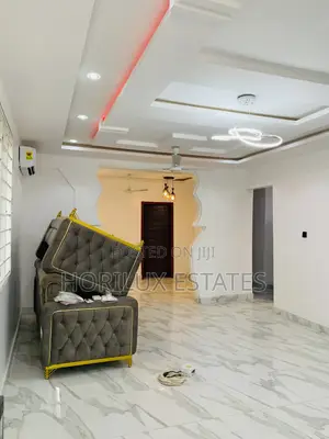 5bdrm Mansion in Horilux Estates, Kwabenya for sale