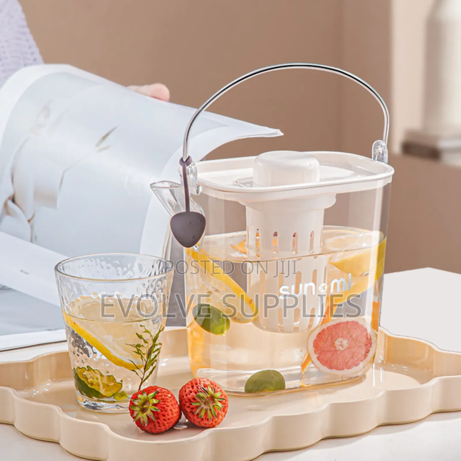 1200ml Plastic Pitcher With Handle