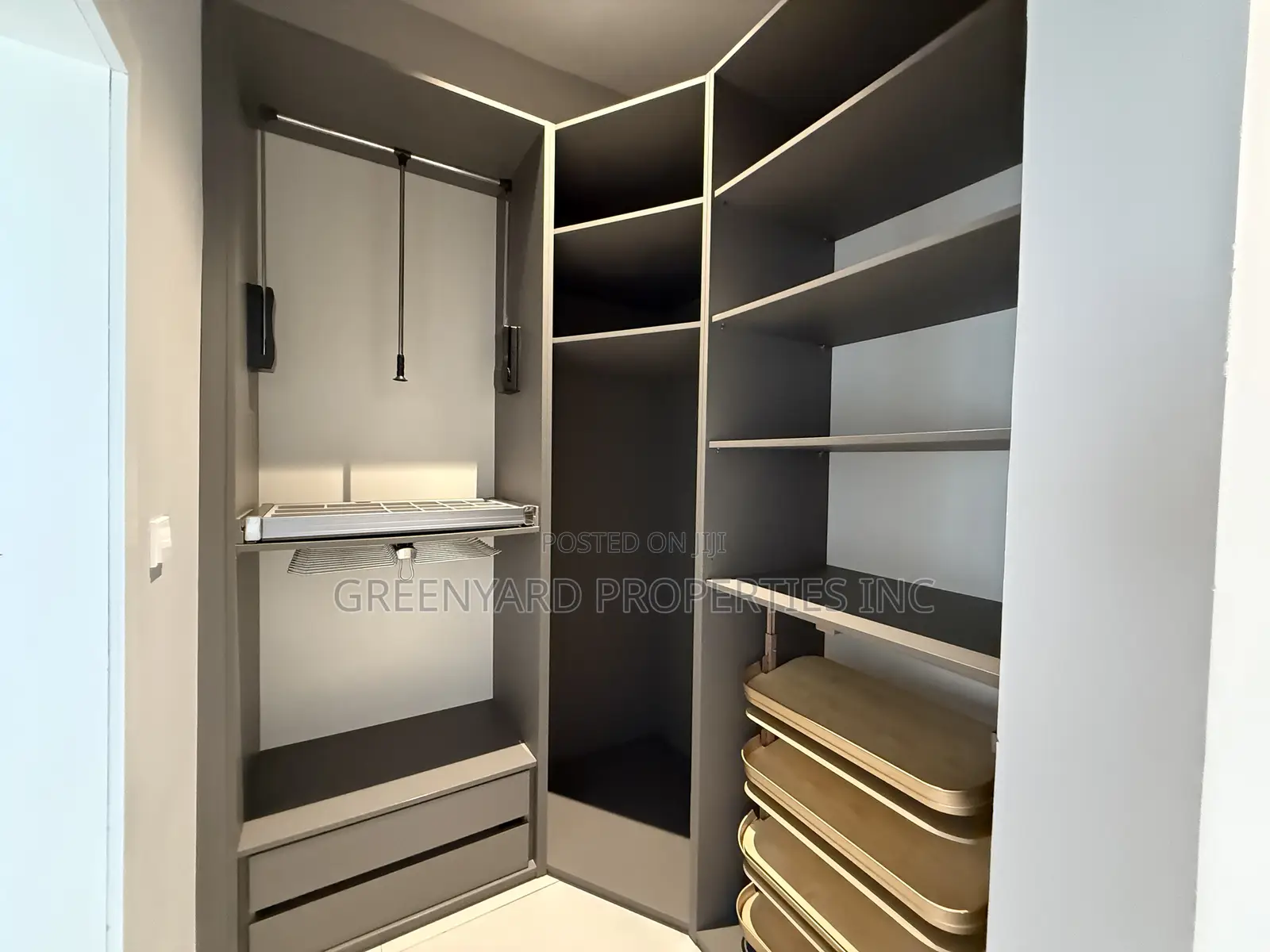 5bdrm Townhouse / Terrace in Adjiringanor, East Legon for rent