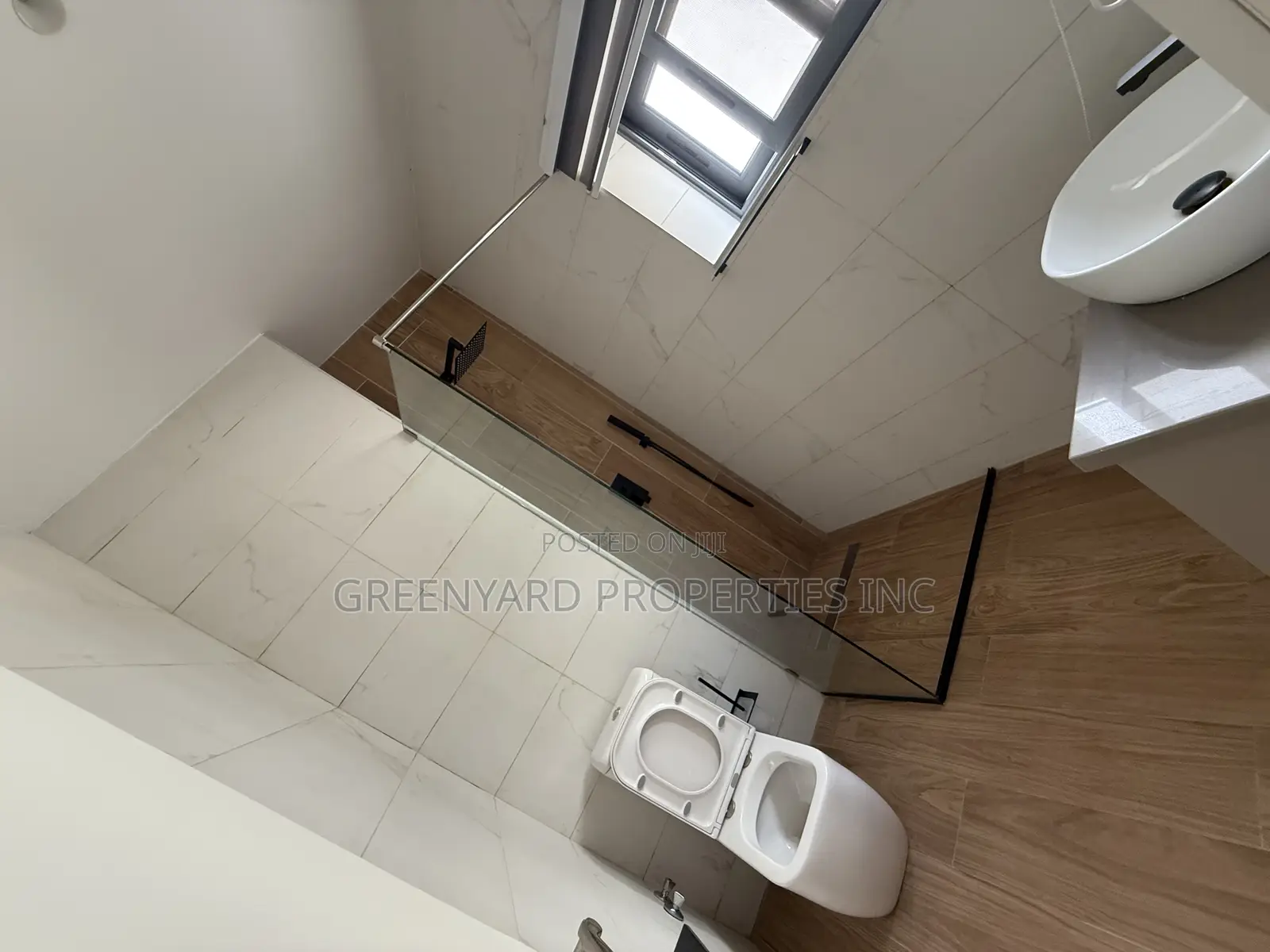 5bdrm Townhouse / Terrace in Adjiringanor, East Legon for rent