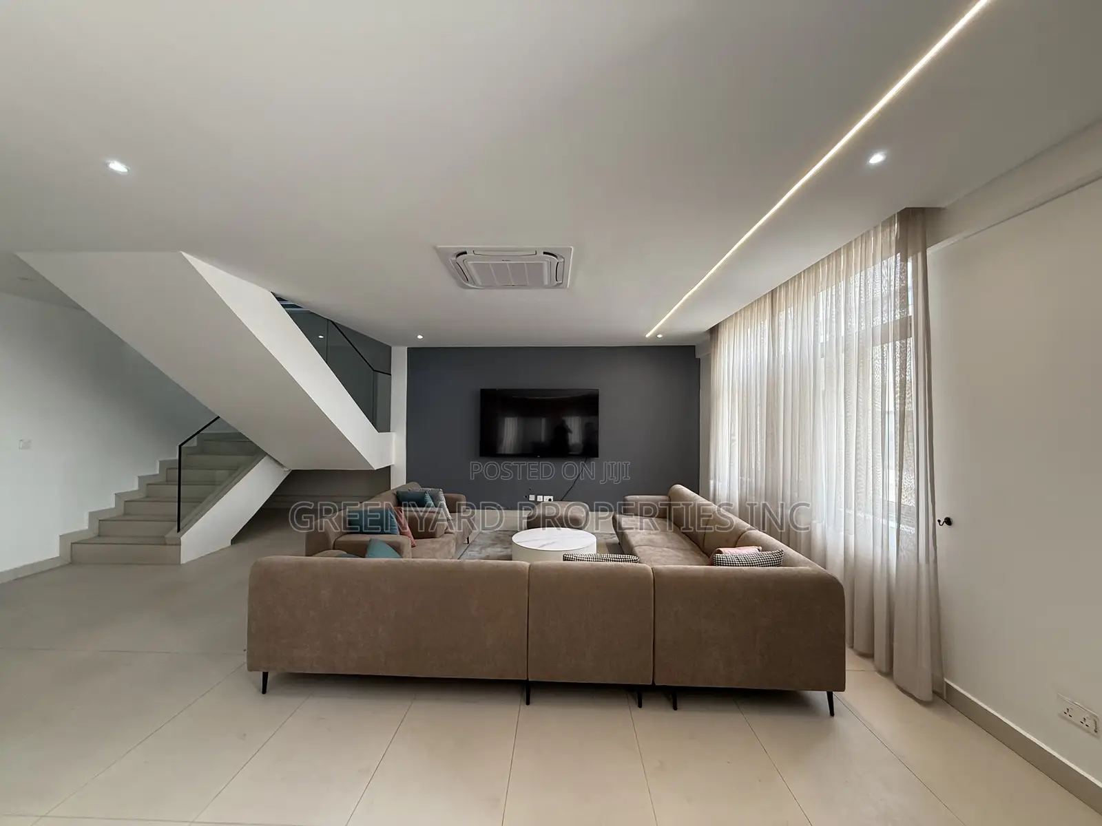 5bdrm Townhouse / Terrace in Adjiringanor, East Legon for rent