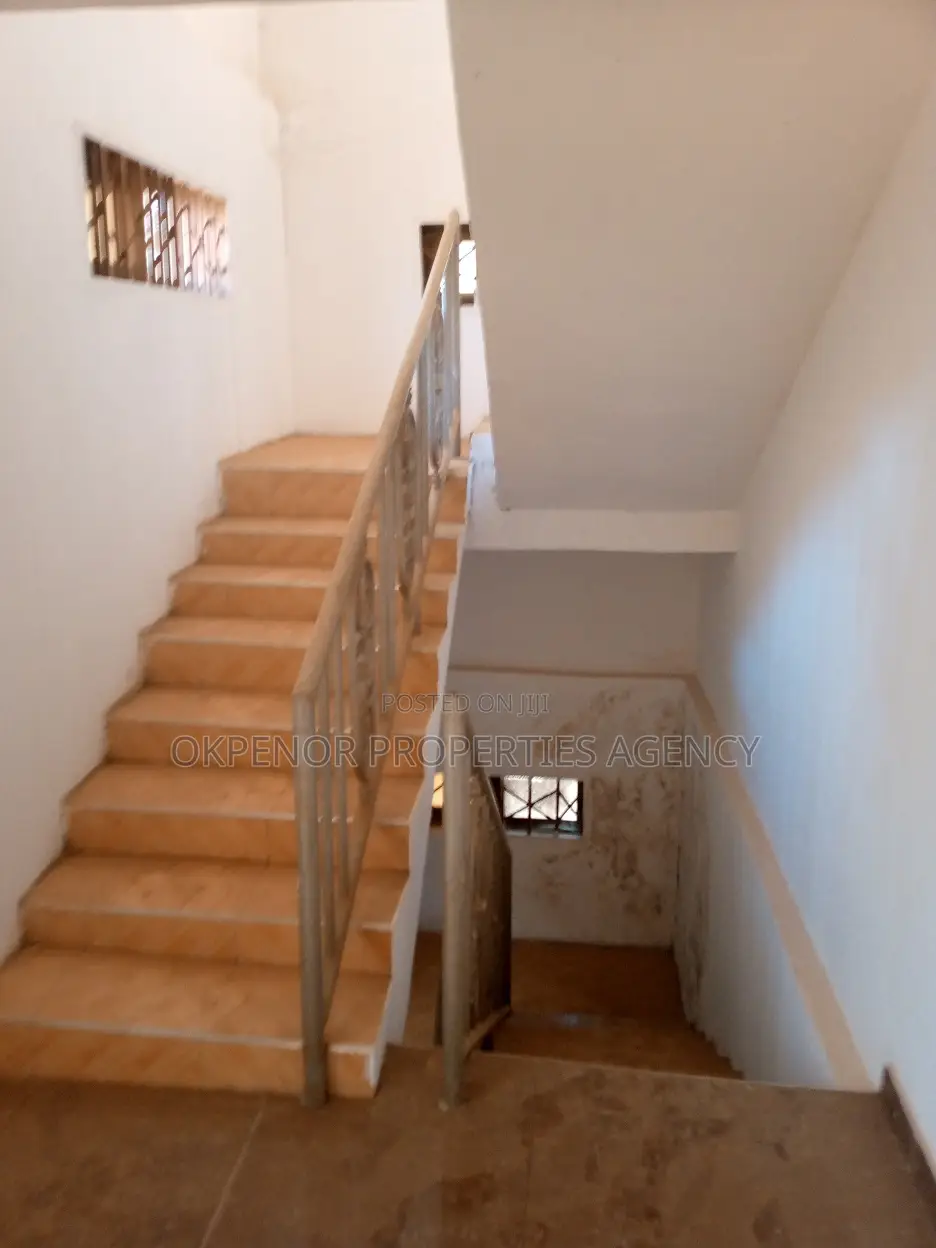 12bdrm House in Tema Gulf City for rent
