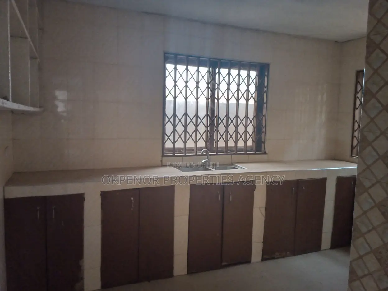 12bdrm House in Tema Gulf City for rent