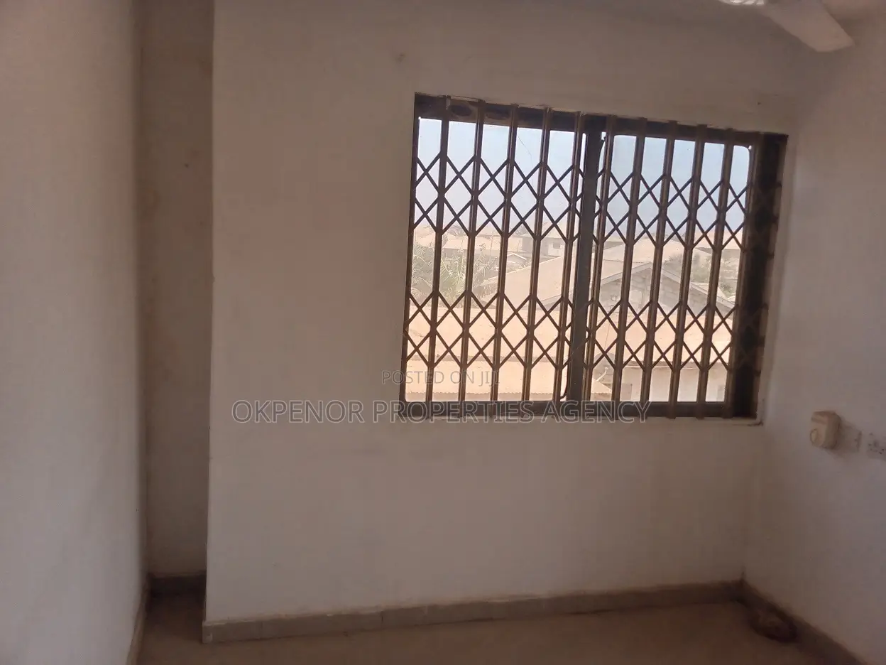 12bdrm House in Tema Gulf City for rent
