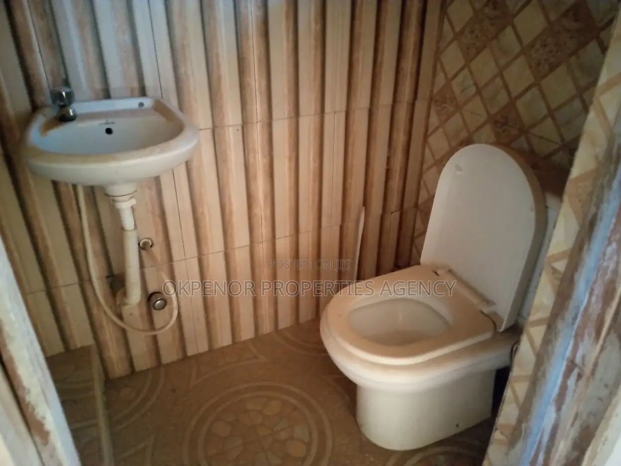 12bdrm House in Tema Gulf City for rent
