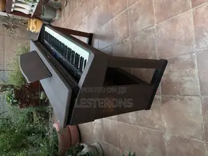 Roland Kr-570 Digital Intelligent Piano