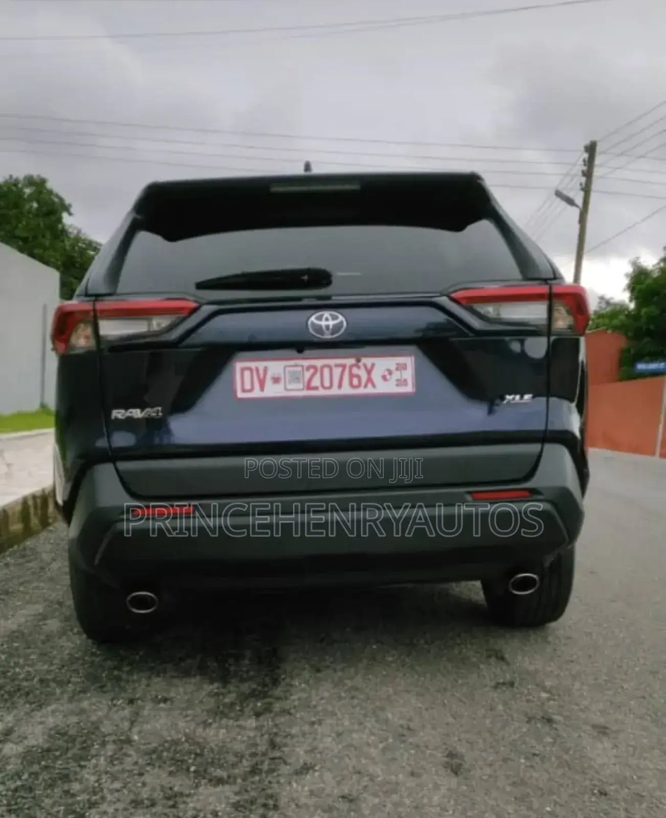 Toyota RAV4 XLE Premium 2022 Blue