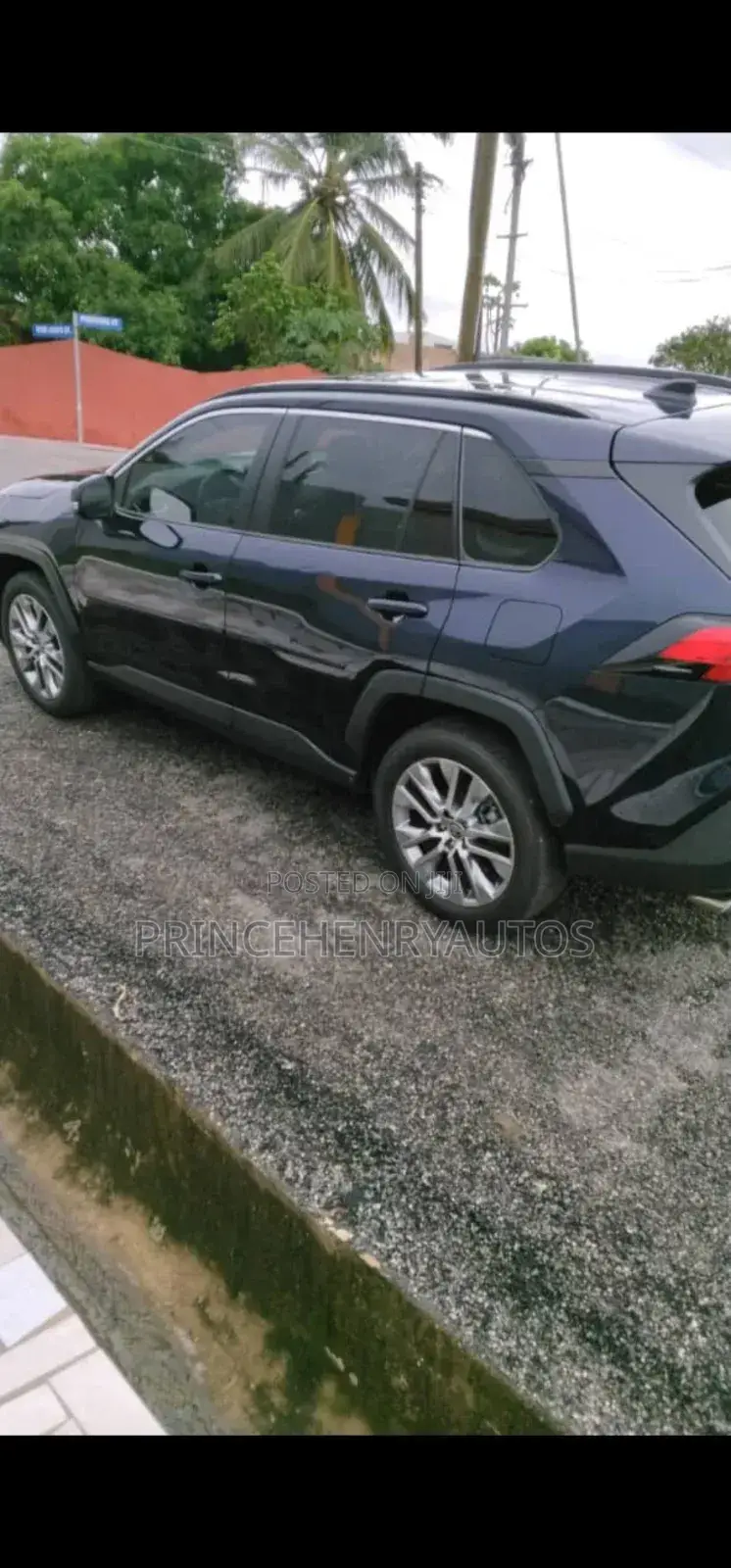 Toyota RAV4 XLE Premium 2022 Blue