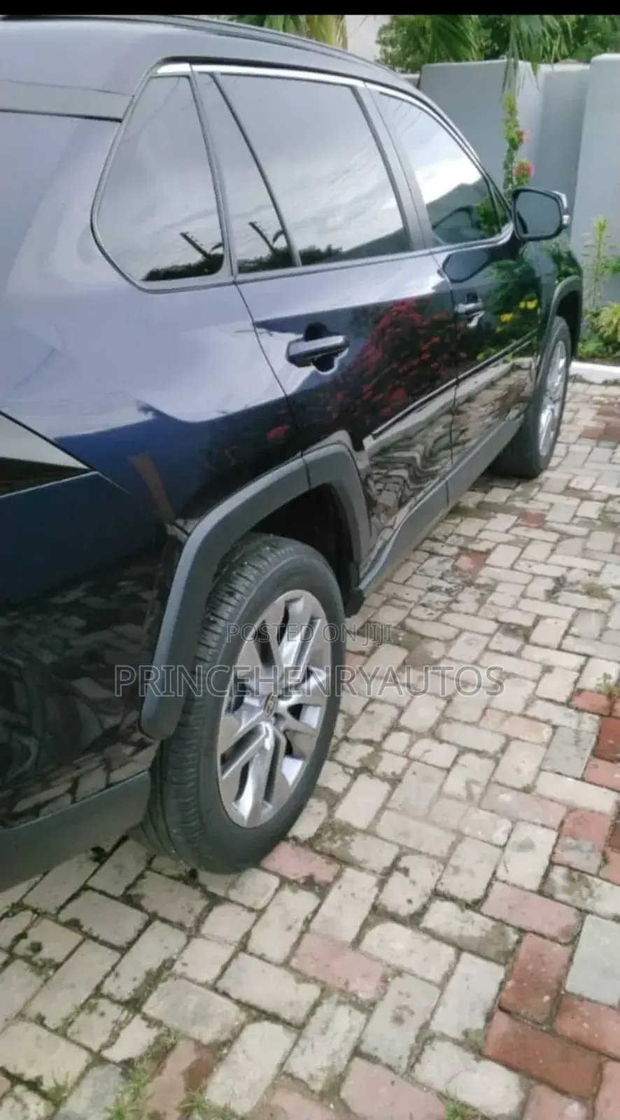 Toyota RAV4 XLE Premium 2022 Blue