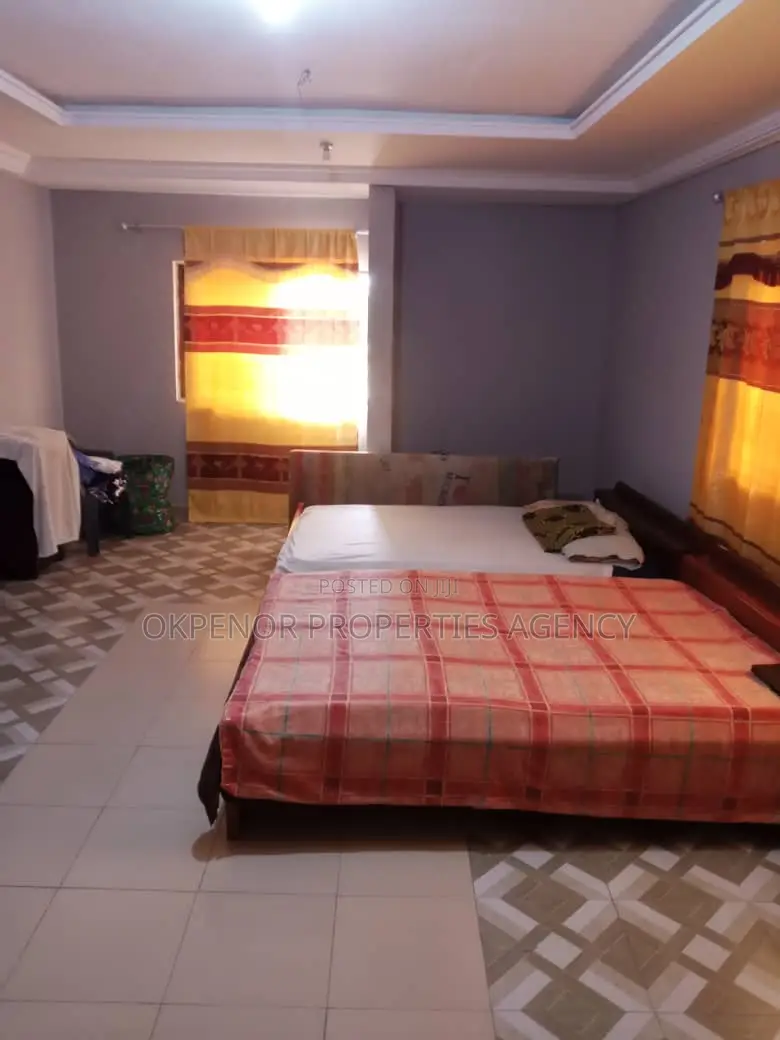 6bdrm House in Odumse, Tema Metropolitan for sale