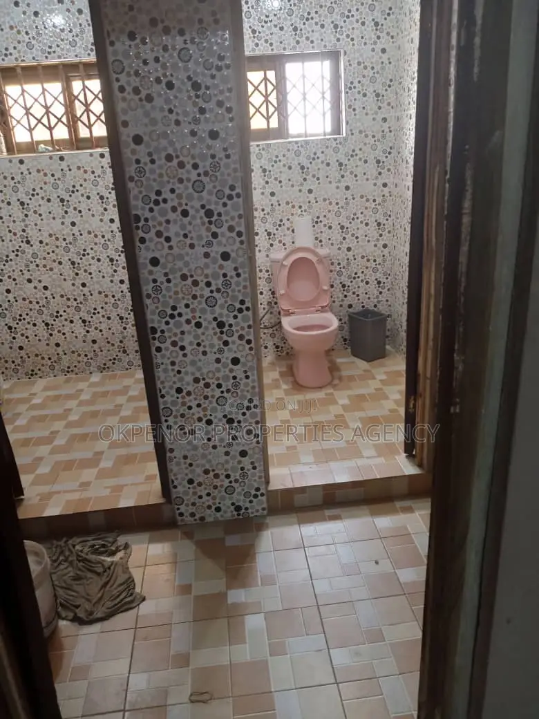 6bdrm House in Odumse, Tema Metropolitan for sale