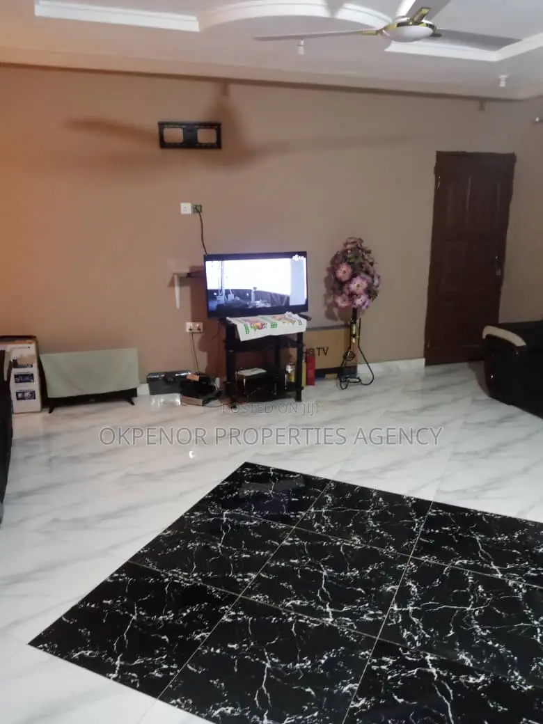 6bdrm House in Odumse, Tema Metropolitan for sale