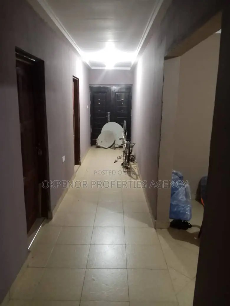 6bdrm House in Odumse, Tema Metropolitan for sale