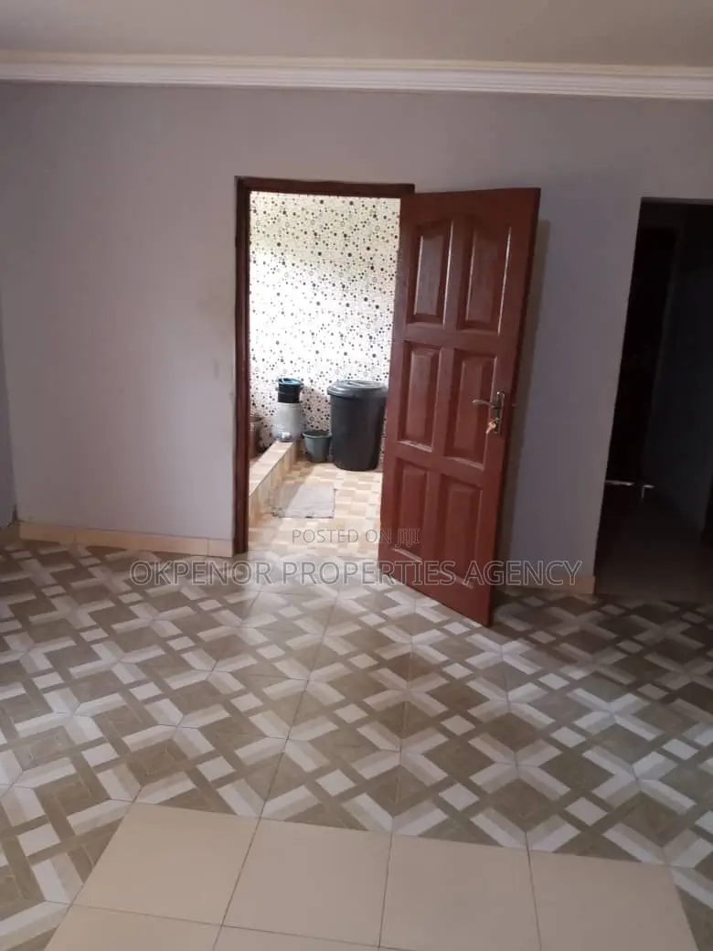 6bdrm House in Odumse, Tema Metropolitan for sale