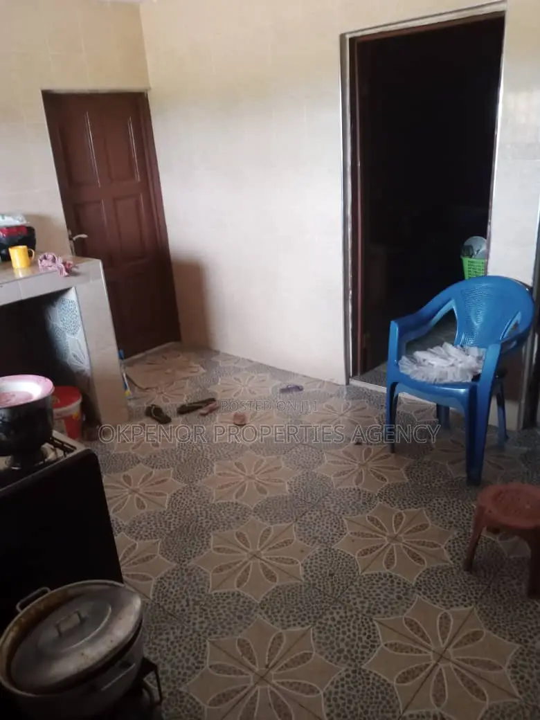6bdrm House in Odumse, Tema Metropolitan for sale
