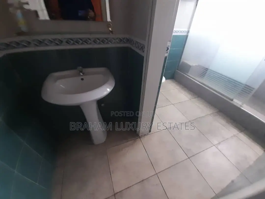 3bdrm House in Braham Luxury, Spintex for rent