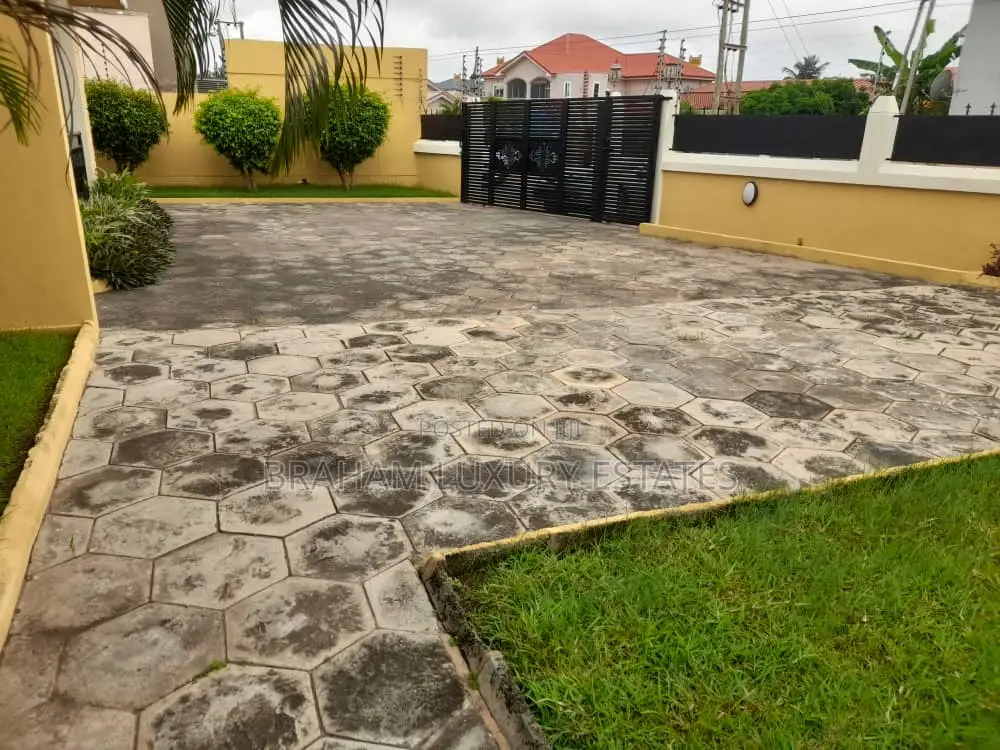3bdrm House in Braham Luxury, Spintex for rent