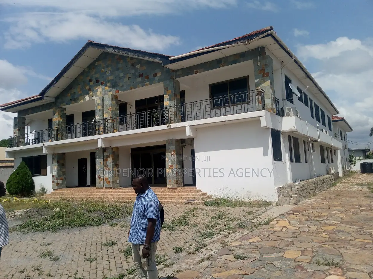 18bdrm House in Tema Community10 for sale