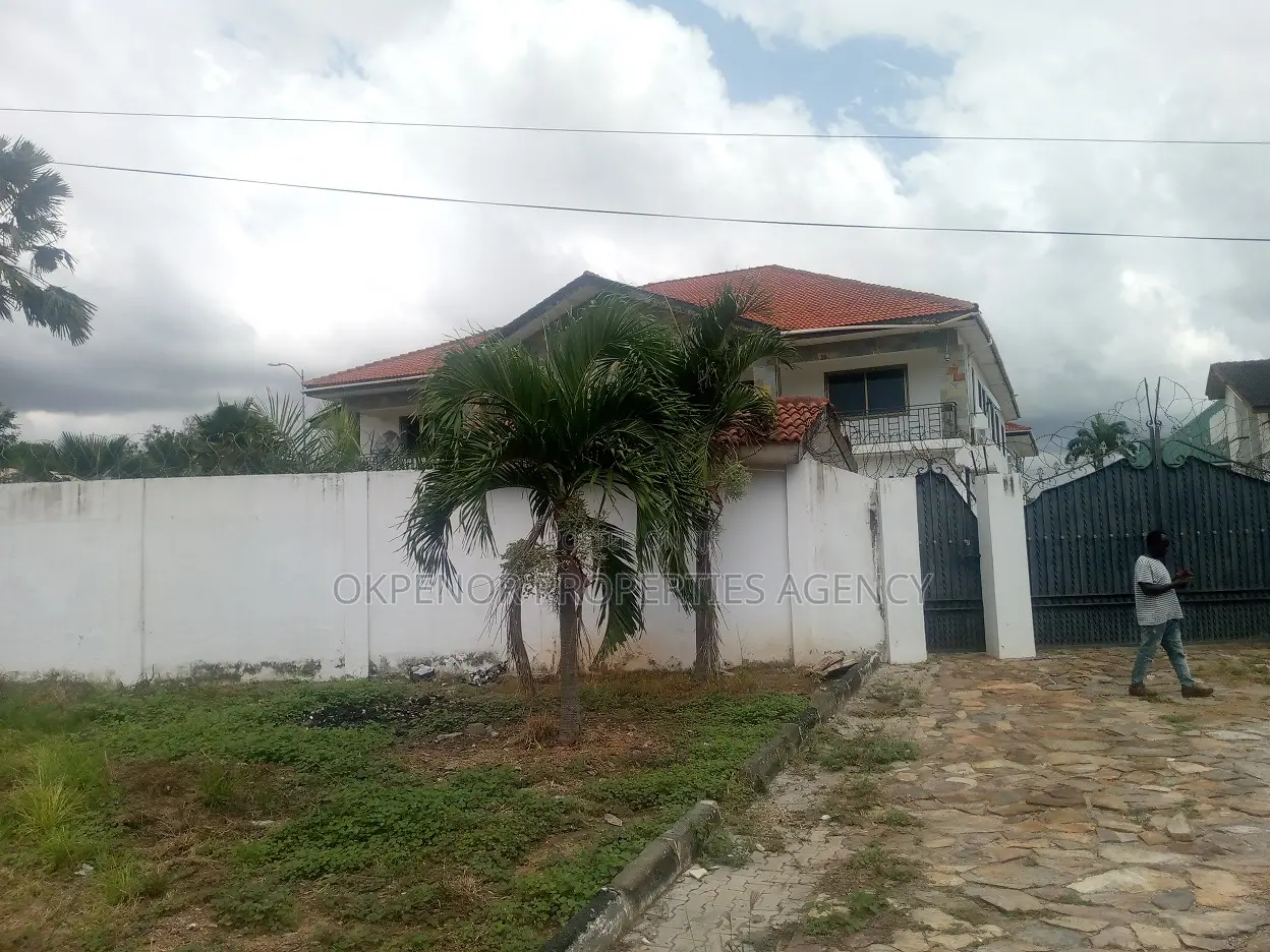18bdrm House in Tema Community10 for sale
