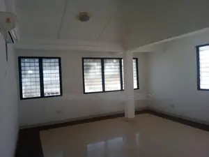 18bdrm House in Tema Community10 for sale