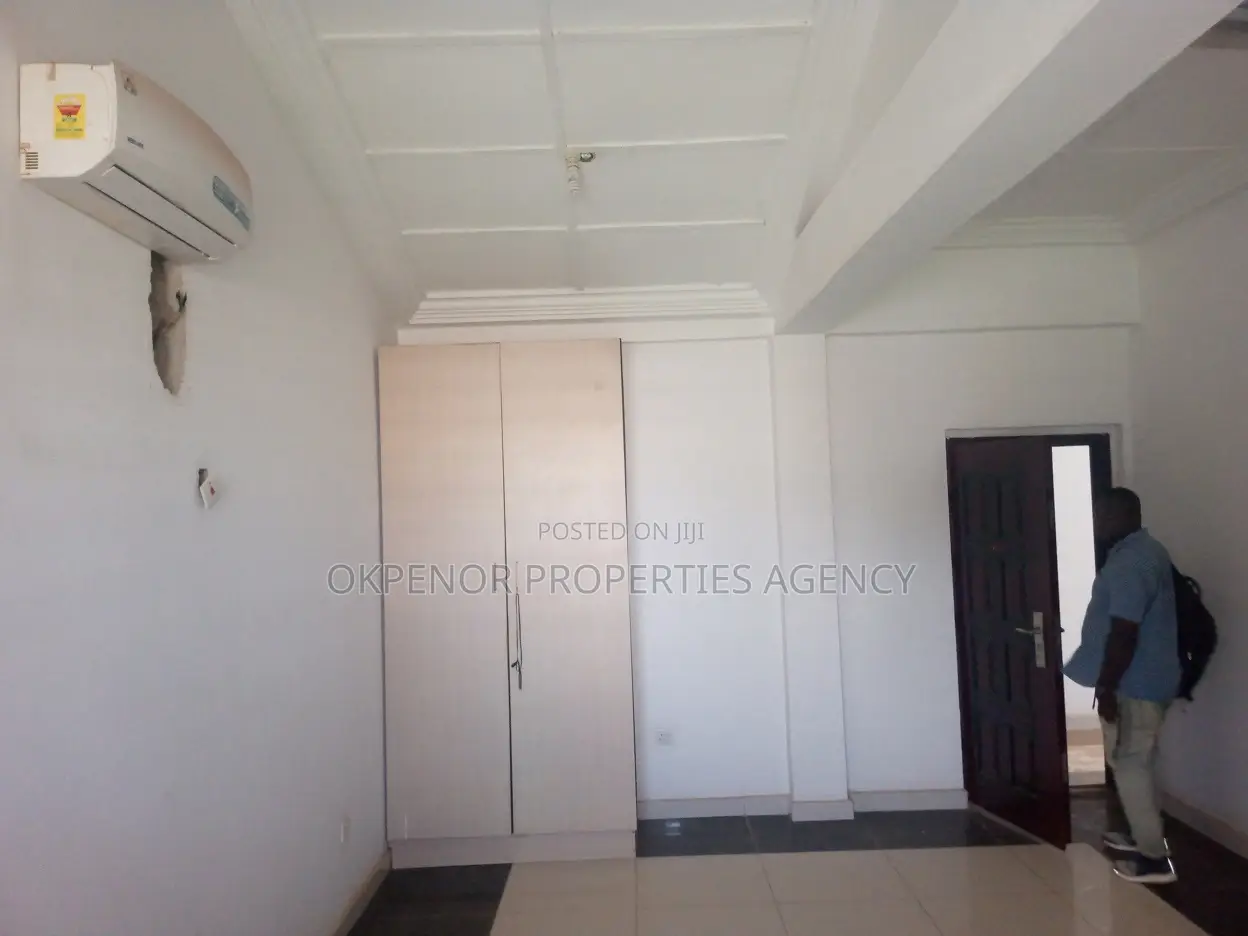 18bdrm House in Tema Community10 for sale