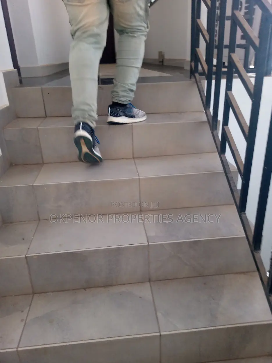 18bdrm House in Tema Community10 for sale