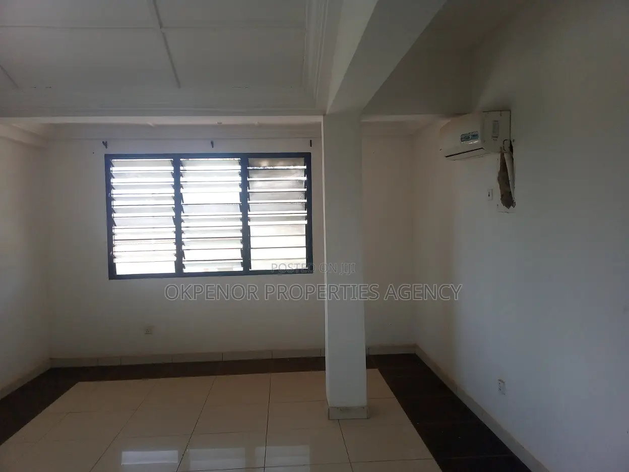 18bdrm House in Tema Community10 for sale
