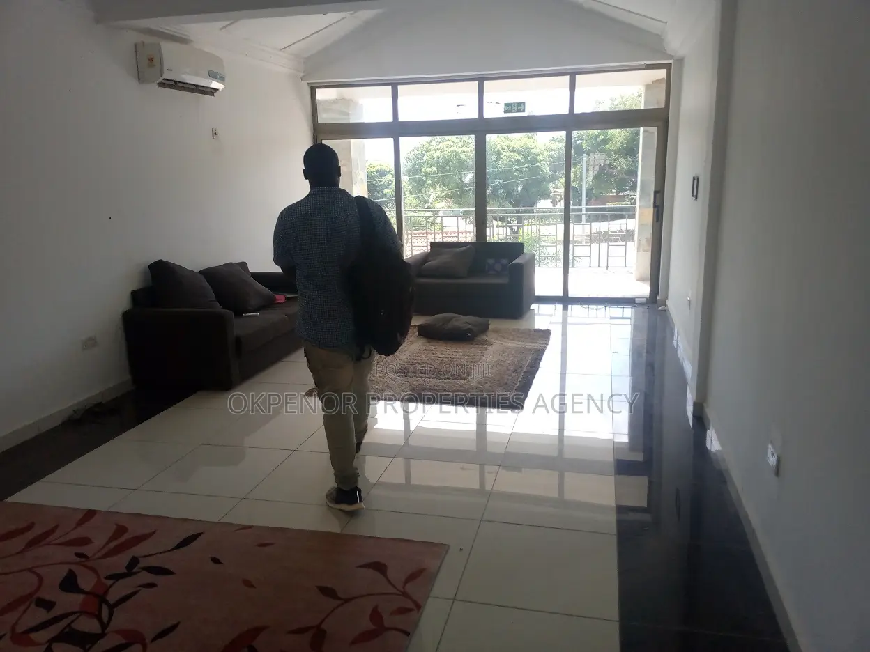18bdrm House in Tema Community10 for sale
