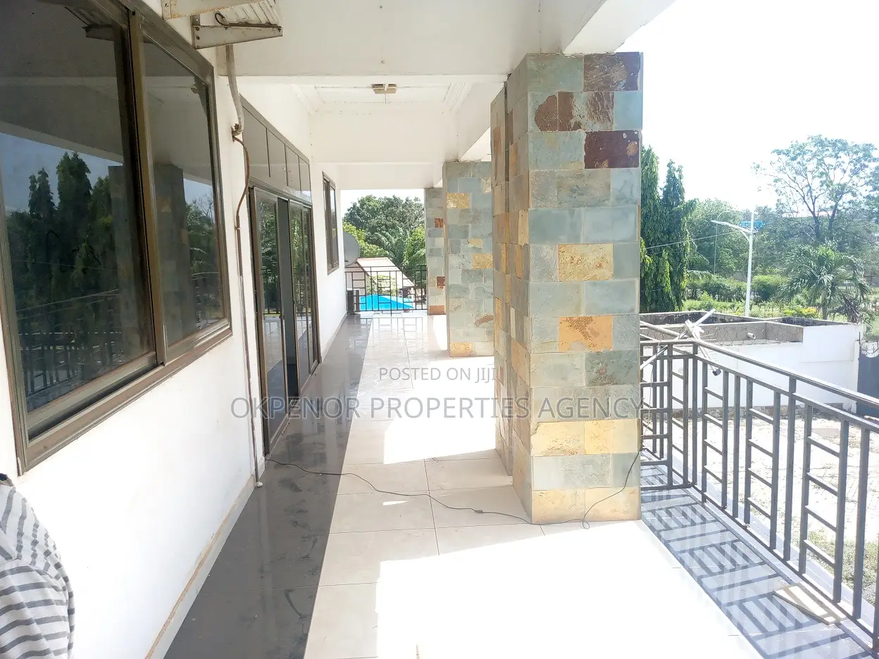 18bdrm House in Tema Community10 for sale
