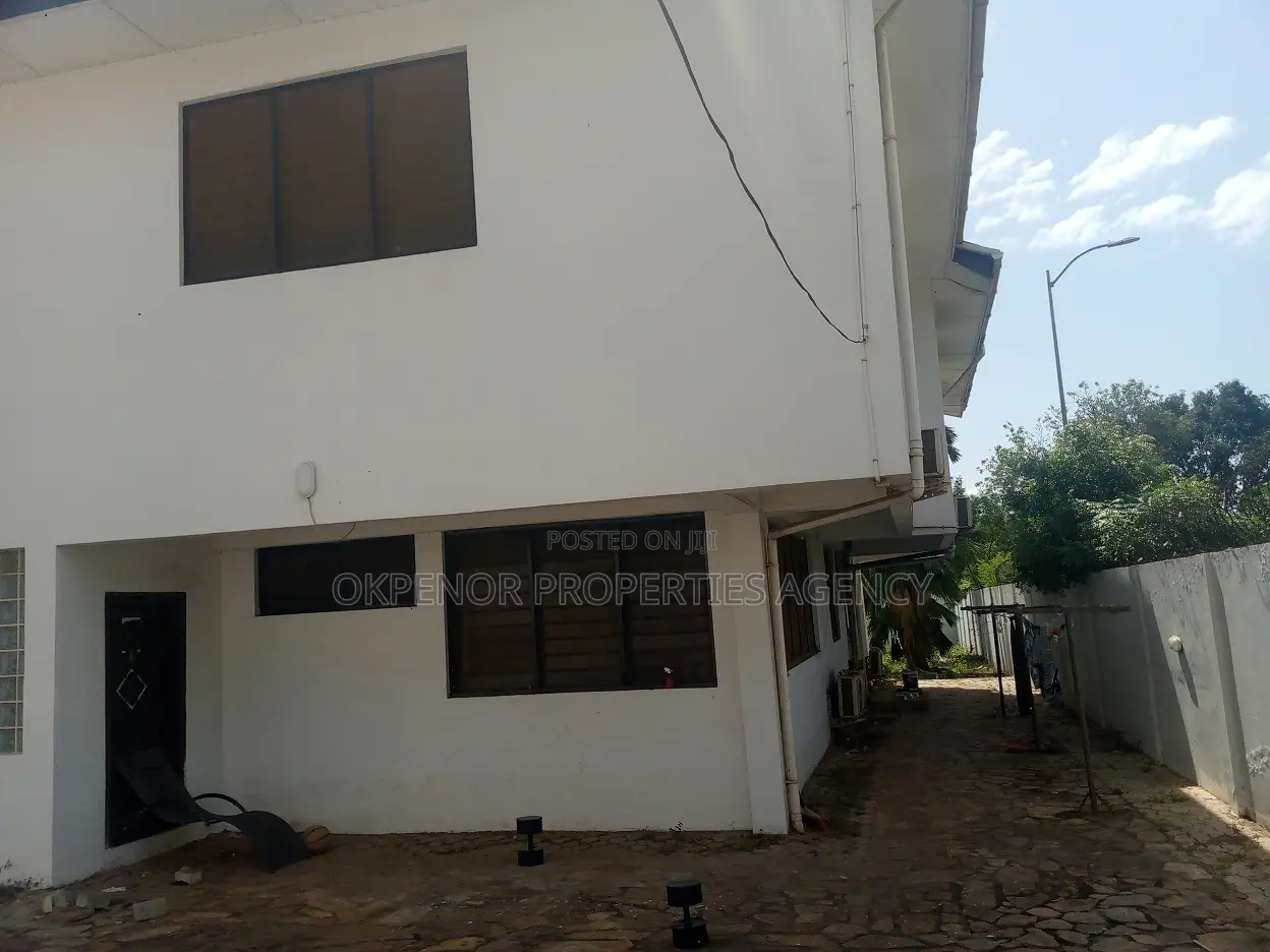 18bdrm House in Tema Community10 for sale