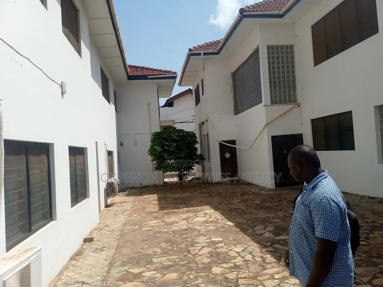 18bdrm House in Tema Community10 for sale