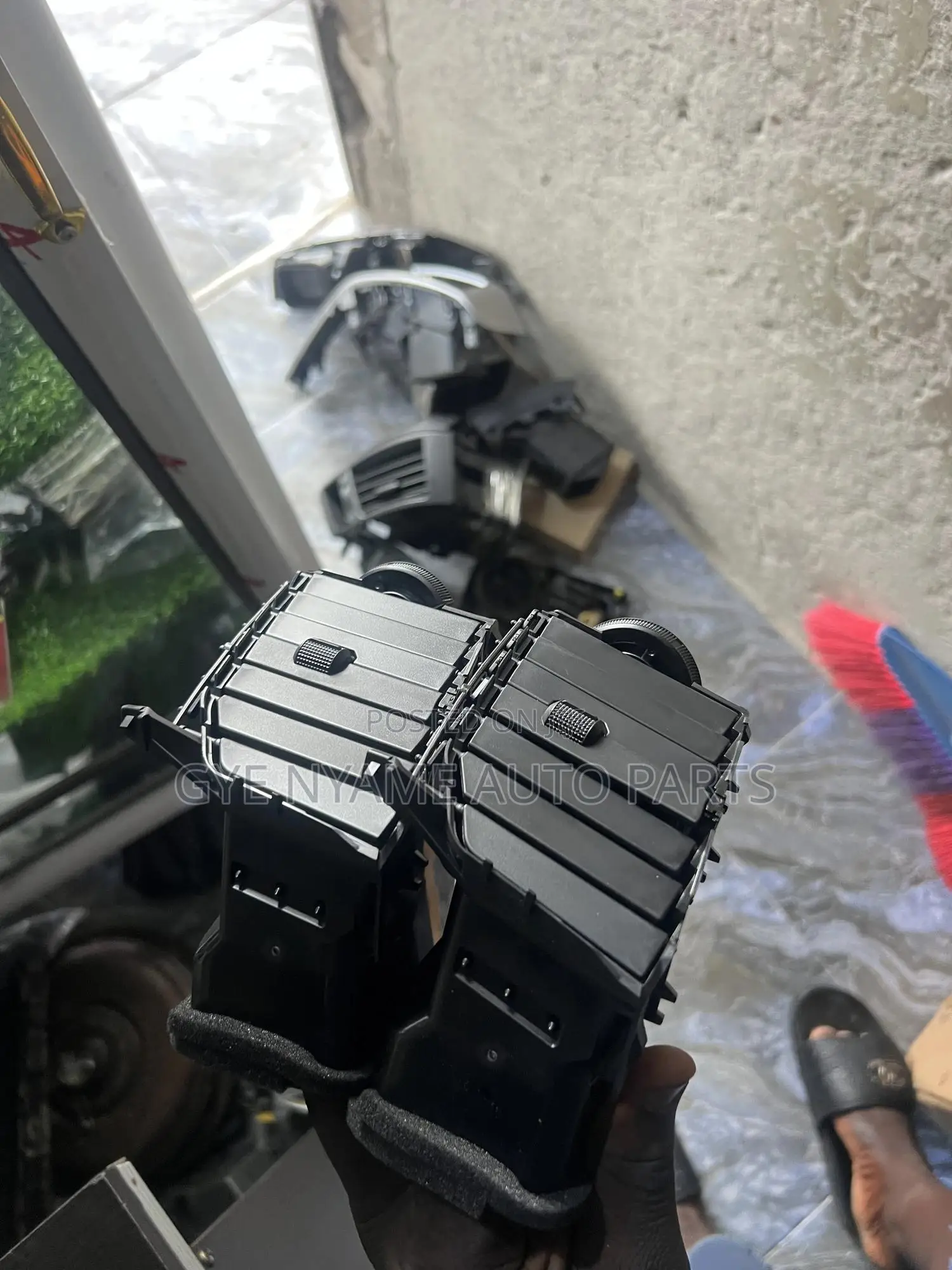 Toyota Hilux 2010 Model Vent