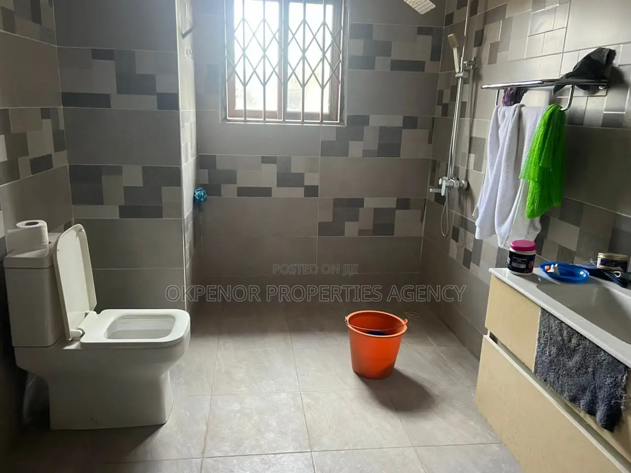 7bdrm House in Afienya, Tema Metropolitan for sale