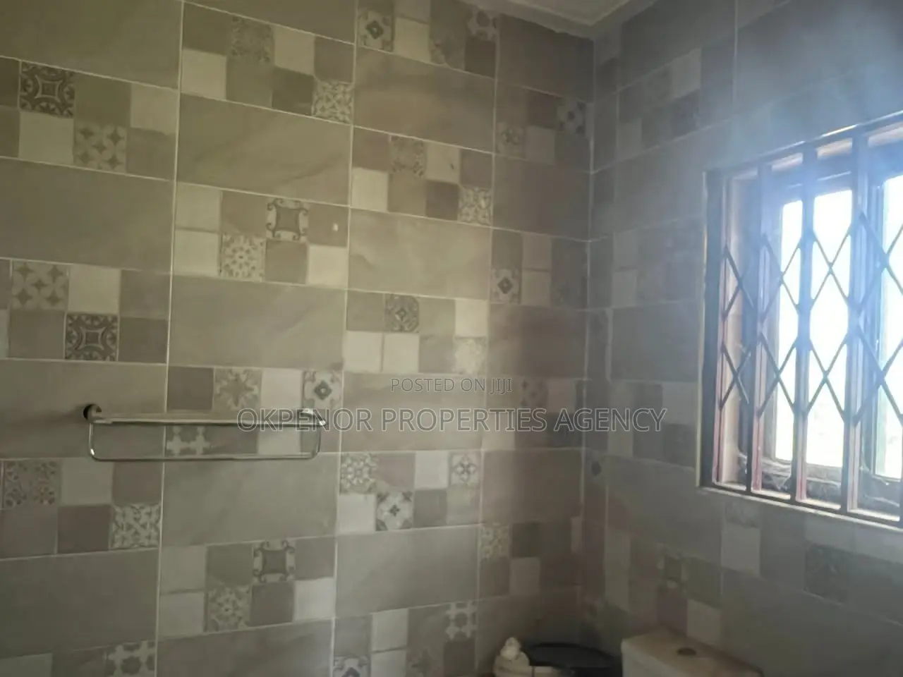 7bdrm House in Afienya, Tema Metropolitan for sale