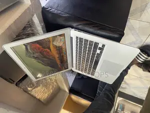 New Laptop Apple MacBook 2012 4GB Intel SSD 128GB