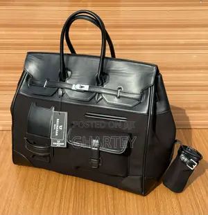 Photo - Weekend Business Solid Duffle Bag || Black
