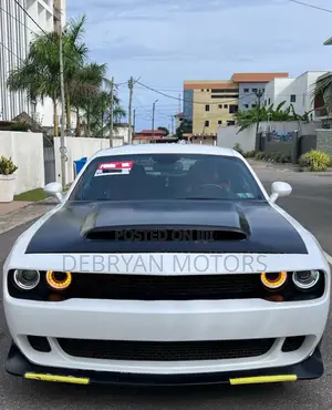 Dodge Challenger SXT RWD 2018 White