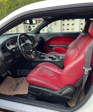 Dodge Challenger SXT RWD 2018 White
