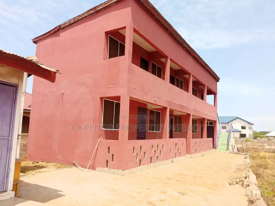 9bdrm House in Dawhenya Tema for sale
