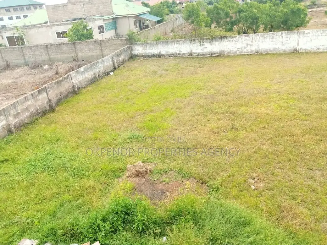 9bdrm House in Dawhenya Tema for sale