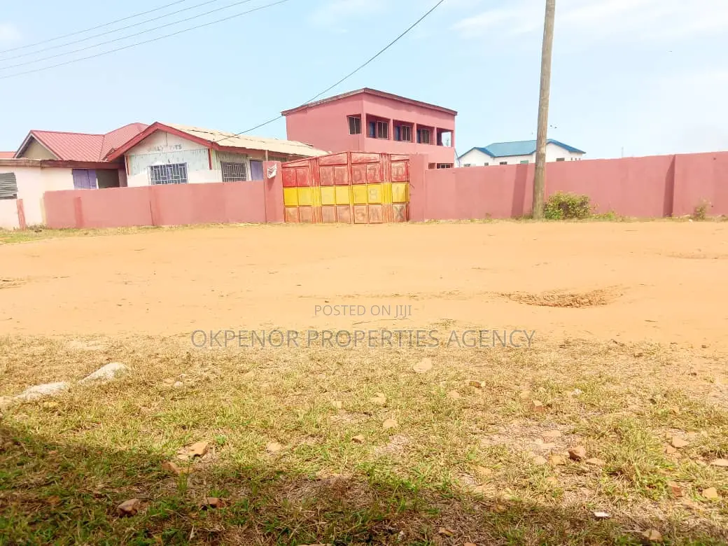 9bdrm House in Dawhenya Tema for sale