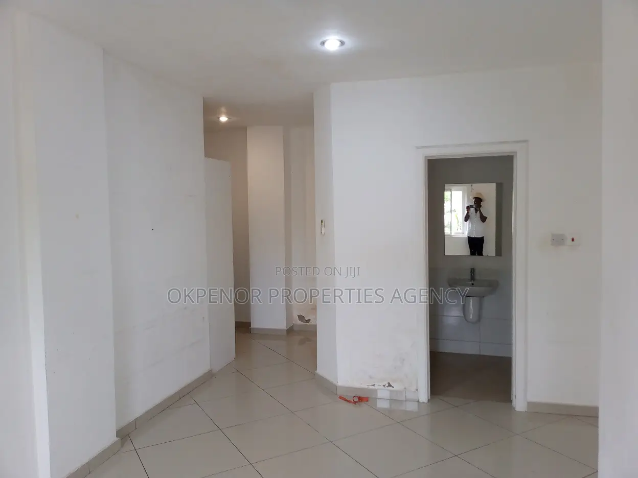 3bdrm Apartment in Shiashie East Legon Accra Metropolitan for sale